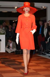 10-04-2008 SHOWBIZZ; FRANS HOOGENDOORN PRESENTEERDE HAUTE COUTURE SHOW  IN DEN BOSCH. Tijdens de opening van de Art Fair 2008 in de Brabant Hallen te Den Bosch presenteerde Frans Hoogendoorn zijn laatste creaties voor het talrijke mode publiek. Frans die oa. Prinses Irene adviseert en kleed was zeer tevreden en verbaasde zijn publiek met een oogverblindende bruid in een prachtige met bloemen geprinte bruidsjurk, het applaus was lang en luidruchtig.
foto: Albert den Iseger.