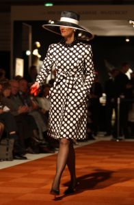 10-04-2008 SHOWBIZZ; FRANS HOOGENDOORN PRESENTEERDE HAUTE COUTURE SHOW  IN DEN BOSCH. Tijdens de opening van de Art Fair 2008 in de Brabant Hallen te Den Bosch presenteerde Frans Hoogendoorn zijn laatste creaties voor het talrijke mode publiek. Frans die oa. Prinses Irene adviseert en kleed was zeer tevreden en verbaasde zijn publiek met een oogverblindende bruid in een prachtige met bloemen geprinte bruidsjurk, het applaus was lang en luidruchtig.
foto: Albert den Iseger.
