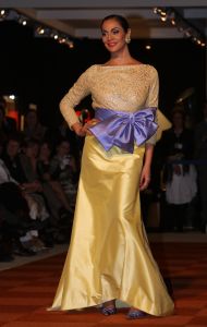 10-04-2008 SHOWBIZZ; FRANS HOOGENDOORN PRESENTEERDE HAUTE COUTURE SHOW  IN DEN BOSCH. Tijdens de opening van de Art Fair 2008 in de Brabant Hallen te Den Bosch presenteerde Frans Hoogendoorn zijn laatste creaties voor het talrijke mode publiek. Frans die oa. Prinses Irene adviseert en kleed was zeer tevreden en verbaasde zijn publiek met een oogverblindende bruid in een prachtige met bloemen geprinte bruidsjurk, het applaus was lang en luidruchtig.
foto: Albert den Iseger.