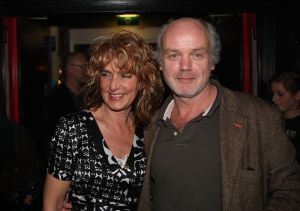 02-04-2008 SHOWBIZZ: ANGELA GROOTHUIZEN PRESENTEERT NIEUWE CD MELK EN HONING.
Angela die bezig is met haar nieuwe theater show Klein zingt vanaf 2 April liedjes van haar nieuwe cd Melk en Honing. Inmiddels is het 12 jaar geleden daar haar cd Groothuizen werd uitgebracht met oa. de hit Rozegeur. Samen met Jeroen Molenaar, Rob Hendriks en Erik van de Bovenkamp maakte Angela haar nieuwe cd Melk en Honing waar tot uiting moet komen dat het leven een prachtig cadeau is. Angela Groothuizen en band  theater tournee KLEIN begint op 2 April tot en mat 15 Mei door geheel Nederland.
foto: Albert den Iseger.