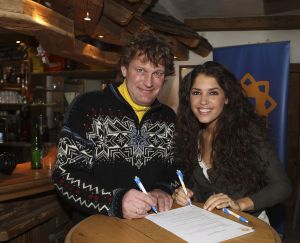 9-04-2008 SHOWBIZZ; MUZIEK, FEESTEN, LACHEN, GENIETEN EN VEEL SNEEUW. Het was weer een groots feest voor de grootste familie van Nederland de Trosfamilie. Het Tros muziekfeest brengt je vanuit Westendorf een spetterend feest met het programma Blij dat ik glij en het  Muziekfeest in de sneeuw. De Tros gasten werden getrakteerd op oa. Frans Bauer- Thomas Berge - Wolter Kroes - Jan Smit - Charlene - Rene Froger - Corry Konings - Jeroen v.d.Boom en vele anderen. Wil je 2.5 uur  genieten van een gezellig avondje Tros met Nederlandse muziek kijk dan vrijdag 11 April naar Nederland 1.
foto: Albert den Iseger.