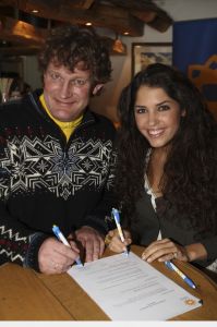 9-04-2008 SHOWBIZZ; MUZIEK, FEESTEN, LACHEN, GENIETEN EN VEEL SNEEUW. Het was weer een groots feest voor de grootste familie van Nederland de Trosfamilie. Het Tros muziekfeest brengt je vanuit Westendorf een spetterend feest met het programma Blij dat ik glij en het  Muziekfeest in de sneeuw. De Tros gasten werden getrakteerd op oa. Frans Bauer- Thomas Berge - Wolter Kroes - Jan Smit - Charlene - Rene Froger - Corry Konings - Jeroen v.d.Boom en vele anderen. Wil je 2.5 uur  genieten van een gezellig avondje Tros met Nederlandse muziek kijk dan vrijdag 11 April naar Nederland 1.
foto: Albert den Iseger.