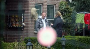 24-04-2008 SHOWBIZZ; GEEN FILE MAAR HUWELIJKSPROBLEMEN VOOR RON BOSZHARD. Presentator Ron Boszhard verwees alle roddels over huwelijksproblemen naar het rijk der fabelen.Maar nu blijkt dat hij een huis heeft gehuurd in Weesp en daar van maandag tot vrijdag verblijfd. In het weekend vertroefd hij in het Noord Hollandse Sint Maarten bij zijn Gaby en kinderen Niels en Naomi. De moeder van Ron heeft aangeboden om als bemiddelaar op te treden in de huwelijkscrises van Gaby en Ron. We houden u op de hoogte van de miserabele huwelijks toestanden in Sint Maarten en Weesp.
foto: Albert den Iseger.