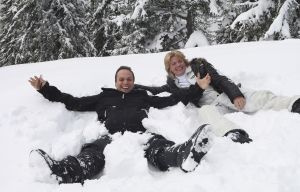 9-04-2008 SHOWBIZZ; MUZIEK, FEESTEN, LACHEN, GENIETEN EN VEEL SNEEUW. Het was weer een groots feest voor de grootste familie van Nederland de Trosfamilie. Het Tros muziekfeest brengt je vanuit Westendorf een spetterend feest met het programma Blij dat ik glij en het  Muziekfeest in de sneeuw. De Tros gasten werden getrakteerd op oa. Frans Bauer- Thomas Berge - Wolter Kroes - Jan Smit - Charlene - Rene Froger - Corry Konings - Jeroen v.d.Boom en vele anderen. Wil je 2.5 uur  genieten van een gezellig avondje Tros met Nederlandse muziek kijk dan vrijdag 11 April naar Nederland 1.
foto: Albert den Iseger.