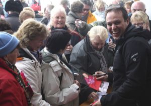 9-04-2008 SHOWBIZZ; MUZIEK, FEESTEN, LACHEN, GENIETEN EN VEEL SNEEUW. Het was weer een groots feest voor de grootste familie van Nederland de Trosfamilie. Het Tros muziekfeest brengt je vanuit Westendorf een spetterend feest met het programma Blij dat ik glij en het  Muziekfeest in de sneeuw. De Tros gasten werden getrakteerd op oa. Frans Bauer- Thomas Berge - Wolter Kroes - Jan Smit - Charlene - Rene Froger - Corry Konings - Jeroen v.d.Boom en vele anderen. Wil je 2.5 uur  genieten van een gezellig avondje Tros met Nederlandse muziek kijk dan vrijdag 11 April naar Nederland 1.
foto: Albert den Iseger.