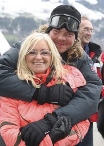 9-04-2008 SHOWBIZZ; MUZIEK, FEESTEN, LACHEN, GENIETEN EN VEEL SNEEUW. Het was weer een groots feest voor de grootste familie van Nederland de Trosfamilie. Het Tros muziekfeest brengt je vanuit Westendorf een spetterend feest met het programma Blij dat ik glij en het  Muziekfeest in de sneeuw. De Tros gasten werden getrakteerd op oa. Frans Bauer- Thomas Berge - Wolter Kroes - Jan Smit - Charlene - Rene Froger - Corry Konings - Jeroen v.d.Boom en vele anderen. Wil je 2.5 uur  genieten van een gezellig avondje Tros met Nederlandse muziek kijk dan vrijdag 11 April naar Nederland 1.
foto: Albert den Iseger.