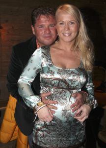9-04-2008 SHOWBIZZ; MUZIEK, FEESTEN, LACHEN, GENIETEN EN VEEL SNEEUW. Het was weer een groots feest voor de grootste familie van Nederland de Trosfamilie. Het Tros muziekfeest brengt je vanuit Westendorf een spetterend feest met het programma Blij dat ik glij en het  Muziekfeest in de sneeuw. De Tros gasten werden getrakteerd op oa. Frans Bauer- Thomas Berge - Wolter Kroes - Jan Smit - Charlene - Rene Froger - Corry Konings - Jeroen v.d.Boom en vele anderen. Wil je 2.5 uur  genieten van een gezellig avondje Tros met Nederlandse muziek kijk dan vrijdag 11 April naar Nederland 1.
foto: Albert den Iseger.