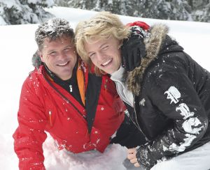 9-04-2008 SHOWBIZZ; MUZIEK, FEESTEN, LACHEN, GENIETEN EN VEEL SNEEUW. Het was weer een groots feest voor de grootste familie van Nederland de Trosfamilie. Het Tros muziekfeest brengt je vanuit Westendorf een spetterend feest met het programma Blij dat ik glij en het  Muziekfeest in de sneeuw. De Tros gasten werden getrakteerd op oa. Frans Bauer- Thomas Berge - Wolter Kroes - Jan Smit - Charlene - Rene Froger - Corry Konings - Jeroen v.d.Boom en vele anderen. Wil je 2.5 uur  genieten van een gezellig avondje Tros met Nederlandse muziek kijk dan vrijdag 11 April naar Nederland 1.
foto: Albert den Iseger.