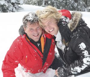 9-04-2008 SHOWBIZZ; MUZIEK, FEESTEN, LACHEN, GENIETEN EN VEEL SNEEUW. Het was weer een groots feest voor de grootste familie van Nederland de Trosfamilie. Het Tros muziekfeest brengt je vanuit Westendorf een spetterend feest met het programma Blij dat ik glij en het  Muziekfeest in de sneeuw. De Tros gasten werden getrakteerd op oa. Frans Bauer- Thomas Berge - Wolter Kroes - Jan Smit - Charlene - Rene Froger - Corry Konings - Jeroen v.d.Boom en vele anderen. Wil je 2.5 uur  genieten van een gezellig avondje Tros met Nederlandse muziek kijk dan vrijdag 11 April naar Nederland 1.
foto: Albert den Iseger.