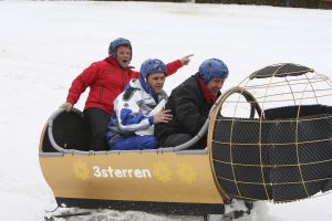 9-04-2008 SHOWBIZZ; MUZIEK, FEESTEN, LACHEN, GENIETEN EN VEEL SNEEUW. Het was weer een groots feest voor de grootste familie van Nederland de Trosfamilie. Het Tros muziekfeest brengt je vanuit Westendorf een spetterend feest met het programma Blij dat ik glij en het  Muziekfeest in de sneeuw. De Tros gasten werden getrakteerd op oa. Frans Bauer- Thomas Berge - Wolter Kroes - Jan Smit - Charlene - Rene Froger - Corry Konings - Jeroen v.d.Boom en vele anderen. Wil je 2.5 uur  genieten van een gezellig avondje Tros met Nederlandse muziek kijk dan vrijdag 11 April naar Nederland 1.
foto: Albert den Iseger.