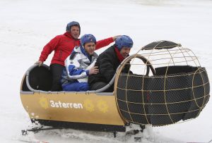 9-04-2008 SHOWBIZZ; MUZIEK, FEESTEN, LACHEN, GENIETEN EN VEEL SNEEUW. Het was weer een groots feest voor de grootste familie van Nederland de Trosfamilie. Het Tros muziekfeest brengt je vanuit Westendorf een spetterend feest met het programma Blij dat ik glij en het  Muziekfeest in de sneeuw. De Tros gasten werden getrakteerd op oa. Frans Bauer- Thomas Berge - Wolter Kroes - Jan Smit - Charlene - Rene Froger - Corry Konings - Jeroen v.d.Boom en vele anderen. Wil je 2.5 uur  genieten van een gezellig avondje Tros met Nederlandse muziek kijk dan vrijdag 11 April naar Nederland 1.
foto: Albert den Iseger.
