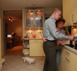 30-04-2009 SHOWBIZZ; ANNEKE LOUWES BLEEF HAAR MAN ERNEST ALTIJD STEUNEN. Vorige week kwam Ernest Louwes vrij na 10 jaar gevangenis. Weekblad Prive zocht het echtpaar thuis op en Monique Kallmann tekende een boeiend verhaal op.
foto: Albert den Iseger