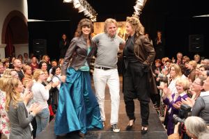18-04-2009 SHOWBIZZ; FASHIONSHOW VAN ERNY VAN REIJMERSDAL IN HET ARCHEON. In de wereld van de geschiedenis bracht Erny van Reijmersdal THE JOURNEY IS THE DESTINATION  fashionshow. Een collectie met de romantiek van de Amerikaanse prairie en de mystiek van Noord Afrika. Het decor van de film Hidalgo. Een typische Erny collectie die stoer en verrassend is, puur vrouwelijk en van prachtige materialen is gemaakt. The Erny van Reijmersdal Summer collection 2009 mag meer dan gezien worden.
foto: Albert den Iseger.