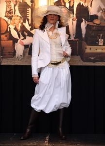 18-04-2009 SHOWBIZZ; FASHIONSHOW VAN ERNY VAN REIJMERSDAL IN HET ARCHEON. In de wereld van de geschiedenis bracht Erny van Reijmersdal THE JOURNEY IS THE DESTINATION  fashionshow. Een collectie met de romantiek van de Amerikaanse prairie en de mystiek van Noord Afrika. Het decor van de film Hidalgo. Een typische Erny collectie die stoer en verrassend is, puur vrouwelijk en van prachtige materialen is gemaakt. The Erny van Reijmersdal Summer collection 2009 mag meer dan gezien worden.
foto: Albert den Iseger.