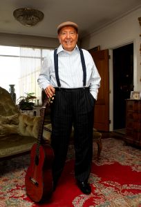 30-04-2010 SHOWBIZZ; JOHNNY HOES WORD 93 JAAR.De grote platenbons werd 93 jaar en vierde dit samen met zijn artiesten,familie en vrienden. Johnny Hoes verkeerd nog steeds in goede gezondheid en met veel humor ontving hij ook zijn vrienden op zijn verjaardags fuif in Weert. Het werd een knalfuif met veel muziek en een stevige borrel.De beide zoons van Johnny Sr. hielden echter de teugels strak in handen en zorgden voor een strak schema van de feestavond. Vele bekenden uit de Showbizz kwamen naar Weert oa. Koos Alberts,Eddy Wally,Vinccent,Annie de Reuver,Ronnie Tober,de Teddy boys en Willy Oosterhuis.
foto: Albert den Iseger
