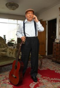 30-04-2010 SHOWBIZZ; JOHNNY HOES WORD 93 JAAR.De grote platenbons werd 93 jaar en vierde dit samen met zijn artiesten,familie en vrienden. Johnny Hoes verkeerd nog steeds in goede gezondheid en met veel humor ontving hij ook zijn vrienden op zijn verjaardags fuif in Weert. Het werd een knalfuif met veel muziek en een stevige borrel.De beide zoons van Johnny Sr. hielden echter de teugels strak in handen en zorgden voor een strak schema van de feestavond. Vele bekenden uit de Showbizz kwamen naar Weert oa. Koos Alberts,Eddy Wally,Vinccent,Annie de Reuver,Ronnie Tober,de Teddy boys en Willy Oosterhuis.
foto: Albert den Iseger
