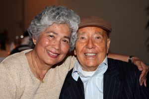 30-04-2010 SHOWBIZZ; JOHNNY HOES WORD 93 JAAR.De grote platenbons werd 93 jaar en vierde dit samen met zijn artiesten,familie en vrienden. Johnny Hoes verkeerd nog steeds in goede gezondheid en met veel humor ontving hij ook zijn vrienden op zijn verjaardags fuif in Weert. Het werd een knalfuif met veel muziek en een stevige borrel.De beide zoons van Johnny Sr. hielden echter de teugels strak in handen en zorgden voor een strak schema van de feestavond. Vele bekenden uit de Showbizz kwamen naar Weert oa. Koos Alberts,Eddy Wally,Vinccent,Annie de Reuver,Ronnie Tober,de Teddy boys en Willy Oosterhuis.
foto: Albert den Iseger