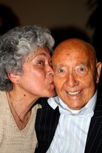 30-04-2010 SHOWBIZZ; JOHNNY HOES WORD 93 JAAR.De grote platenbons werd 93 jaar en vierde dit samen met zijn artiesten,familie en vrienden. Johnny Hoes verkeerd nog steeds in goede gezondheid en met veel humor ontving hij ook zijn vrienden op zijn verjaardags fuif in Weert. Het werd een knalfuif met veel muziek en een stevige borrel.De beide zoons van Johnny Sr. hielden echter de teugels strak in handen en zorgden voor een strak schema van de feestavond. Vele bekenden uit de Showbizz kwamen naar Weert oa. Koos Alberts,Eddy Wally,Vinccent,Annie de Reuver,Ronnie Tober,de Teddy boys en Willy Oosterhuis.
foto: Albert den Iseger