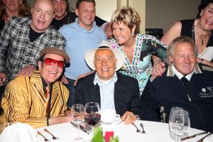30-04-2010 SHOWBIZZ; JOHNNY HOES WORD 93 JAAR.De grote platenbons werd 93 jaar en vierde dit samen met zijn artiesten,familie en vrienden. Johnny Hoes verkeerd nog steeds in goede gezondheid en met veel humor ontving hij ook zijn vrienden op zijn verjaardags fuif in Weert. Het werd een knalfuif met veel muziek en een stevige borrel.De beide zoons van Johnny Sr. hielden echter de teugels strak in handen en zorgden voor een strak schema van de feestavond. Vele bekenden uit de Showbizz kwamen naar Weert oa. Koos Alberts,Eddy Wally,Vinccent,Annie de Reuver,Ronnie Tober,de Teddy boys en Willy Oosterhuis.
foto: Albert den Iseger