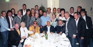 30-04-2010 SHOWBIZZ; JOHNNY HOES WORD 93 JAAR.De grote platenbons werd 93 jaar en vierde dit samen met zijn artiesten,familie en vrienden. Johnny Hoes verkeerd nog steeds in goede gezondheid en met veel humor ontving hij ook zijn vrienden op zijn verjaardags fuif in Weert. Het werd een knalfuif met veel muziek en een stevige borrel.De beide zoons van Johnny Sr. hielden echter de teugels strak in handen en zorgden voor een strak schema van de feestavond. Vele bekenden uit de Showbizz kwamen naar Weert oa. Koos Alberts,Eddy Wally,Vinccent,Annie de Reuver,Ronnie Tober,de Teddy boys en Willy Oosterhuis.
foto: Albert den Iseger