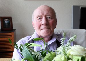 16-04-2010 SHOWBIZZ; JOHNNY KRAAIJKAMP SR. WORD DEZE WEEK 85 JAAR. 19 April a.s. word Johnny Kraaijkamp Sr. 85 jaar oud. Ook op zijn verjaardag word officieel zijn boek biografie gepresenteerd door Andre van Duin. Johnny KraaijkampSr. woont sinds enkele jaren in het Rosa Spier verzorgingshuis te Laren.
foto: Albert den Iseger
