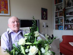 16-04-2010 SHOWBIZZ; JOHNNY KRAAIJKAMP SR. WORD DEZE WEEK 85 JAAR. 19 April a.s. word Johnny Kraaijkamp Sr. 85 jaar oud. Ook op zijn verjaardag word officieel zijn boek biografie gepresenteerd door Andre van Duin. Johnny KraaijkampSr. woont sinds enkele jaren in het Rosa Spier verzorgingshuis te Laren.
foto: Albert den Iseger
