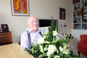 16-04-2010 SHOWBIZZ; JOHNNY KRAAIJKAMP SR. WORD DEZE WEEK 85 JAAR. 19 April a.s. word Johnny Kraaijkamp Sr. 85 jaar oud. Ook op zijn verjaardag word officieel zijn boek biografie gepresenteerd door Andre van Duin. Johnny KraaijkampSr. woont sinds enkele jaren in het Rosa Spier verzorgingshuis te Laren.
foto: Albert den Iseger