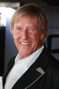 17-04-2010 SHOWBIZZ; ROB PEETOOM LANCEERT NIEUW PEETOOM MAGAZINE. In beachclub Repubiek te Bloemendaal presenteerde Rob Peetoom zijn nieuwe magazine Peetoom. Dit magazine komt echter niet in de winkel te liggen maar is alleen bedoelt voor de Peetoom klanten. Opmerkelijk aan dit magazine is dat Rob Peetoom grotendeels zelf de fotografie verzorgde.
Vanaf nu ligt het Peetoom magazine in een van de vele hairshops van Rob Peetoom.
foto: Albert den Iseger