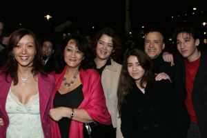 31-01-2005 SHOWBIZZ; PREMIERE VAN FILM VET HARD IN PALTHE AMSTERDAM.GEORGE BAKER EN ZIJN FAMILIE
