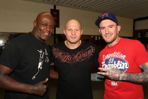 14-04-2011 SHOWBIZZ; BEN SAUNDERS ONTMOET ZIJN HELD FEDOR EMELIANENKO IN SPORTSCHOOL HOORN. Ben en Jamie Saunders ontmoette in een sportschool in Hoorn hun held Fedor, een vechtmachine uit Rusland. In zijn al lange carriere nog maar een partij verloren. Ben en Jamie waren onder de indruk van deze verschijning evenals Ernesto Hoost en Remco Pardoel. Wij zullen nog veel gaan horen van deze Fedor zo verzekerde Ben mij tijdens de fotoshoot.
foto: Albert den Iseger