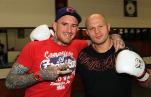 14-04-2011 SHOWBIZZ; BEN SAUNDERS ONTMOET ZIJN HELD FEDOR EMELIANENKO IN SPORTSCHOOL HOORN. Ben en Jamie Saunders ontmoette in een sportschool in Hoorn hun held Fedor, een vechtmachine uit Rusland. In zijn al lange carriere nog maar een partij verloren. Ben en Jamie waren onder de indruk van deze verschijning evenals Ernesto Hoost en Remco Pardoel. Wij zullen nog veel gaan horen van deze Fedor zo verzekerde Ben mij tijdens de fotoshoot.
foto: Albert den Iseger