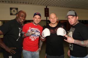14-04-2011 SHOWBIZZ; BEN SAUNDERS ONTMOET ZIJN HELD FEDOR EMELIANENKO IN SPORTSCHOOL HOORN. Ben en Jamie Saunders ontmoette in een sportschool in Hoorn hun held Fedor, een vechtmachine uit Rusland. In zijn al lange carriere nog maar een partij verloren. Ben en Jamie waren onder de indruk van deze verschijning evenals Ernesto Hoost en Remco Pardoel. Wij zullen nog veel gaan horen van deze Fedor zo verzekerde Ben mij tijdens de fotoshoot.
foto: Albert den Iseger