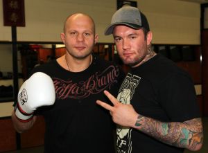 14-04-2011 SHOWBIZZ; BEN SAUNDERS ONTMOET ZIJN HELD FEDOR EMELIANENKO IN SPORTSCHOOL HOORN. Ben en Jamie Saunders ontmoette in een sportschool in Hoorn hun held Fedor, een vechtmachine uit Rusland. In zijn al lange carriere nog maar een partij verloren. Ben en Jamie waren onder de indruk van deze verschijning evenals Ernesto Hoost en Remco Pardoel. Wij zullen nog veel gaan horen van deze Fedor zo verzekerde Ben mij tijdens de fotoshoot.
foto: Albert den Iseger