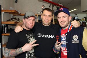14-04-2011 SHOWBIZZ; BEN SAUNDERS ONTMOET ZIJN HELD FEDOR EMELIANENKO IN SPORTSCHOOL HOORN. Ben en Jamie Saunders ontmoette in een sportschool in Hoorn hun held Fedor, een vechtmachine uit Rusland. In zijn al lange carriere nog maar een partij verloren. Ben en Jamie waren onder de indruk van deze verschijning evenals Ernesto Hoost en Remco Pardoel. Wij zullen nog veel gaan horen van deze Fedor zo verzekerde Ben mij tijdens de fotoshoot.
foto: Albert den Iseger