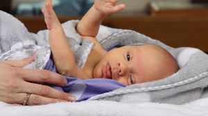 1-4-2012 SHOWBIZZ; IN BEN JULIUS DE NIJS. Rob en Henriette de Nijs zijn dolblij met hun mooiste baby ter wereld JULIUS. Evert Santegoeds reisde af naar het landelijke EDE en maakte een mooi verhaal dat vandaag word gepubliceerd op de PRIVE pagina van de TELEGRAAF. De gehele foto serie van de mooiste baby is binnenkort te zien op deze site. 
exclusief foto: Albert den Iseger.