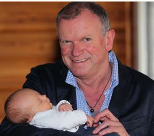 1-4-2012 SHOWBIZZ; IN BEN JULIUS DE NIJS. Rob en Henriette de Nijs zijn dolblij met hun mooiste baby ter wereld JULIUS. Evert Santegoeds reisde af naar het landelijke EDE en maakte een mooi verhaal dat vandaag word gepubliceerd op de PRIVE pagina van de TELEGRAAF. De gehele foto serie van de mooiste baby is binnenkort te zien op deze site. 
exclusief foto: Albert den Iseger.