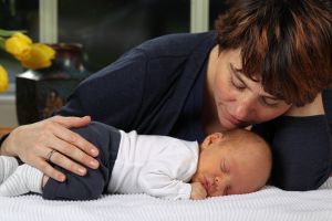 1-4-2012 SHOWBIZZ; IN BEN JULIUS DE NIJS. Rob en Henriette de Nijs zijn dolblij met hun mooiste baby ter wereld JULIUS. Evert Santegoeds reisde af naar het landelijke EDE en maakte een mooi verhaal dat vandaag word gepubliceerd op de PRIVE pagina van de TELEGRAAF. De gehele foto serie van de mooiste baby is binnenkort te zien op deze site. 
exclusief foto: Albert den Iseger.