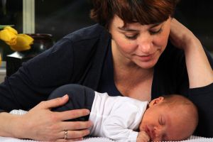 1-4-2012 SHOWBIZZ; IN BEN JULIUS DE NIJS. Rob en Henriette de Nijs zijn dolblij met hun mooiste baby ter wereld JULIUS. Evert Santegoeds reisde af naar het landelijke EDE en maakte een mooi verhaal dat vandaag word gepubliceerd op de PRIVE pagina van de TELEGRAAF. De gehele foto serie van de mooiste baby is binnenkort te zien op deze site. 
exclusief foto: Albert den Iseger.
