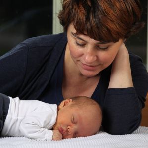 1-4-2012 SHOWBIZZ; IN BEN JULIUS DE NIJS. Rob en Henriette de Nijs zijn dolblij met hun mooiste baby ter wereld JULIUS. Evert Santegoeds reisde af naar het landelijke EDE en maakte een mooi verhaal dat vandaag word gepubliceerd op de PRIVE pagina van de TELEGRAAF. De gehele foto serie van de mooiste baby is binnenkort te zien op deze site. 
exclusief foto: Albert den Iseger.