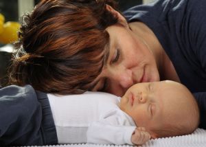 1-4-2012 SHOWBIZZ; IN BEN JULIUS DE NIJS. Rob en Henriette de Nijs zijn dolblij met hun mooiste baby ter wereld JULIUS. Evert Santegoeds reisde af naar het landelijke EDE en maakte een mooi verhaal dat vandaag word gepubliceerd op de PRIVE pagina van de TELEGRAAF. De gehele foto serie van de mooiste baby is binnenkort te zien op deze site. 
exclusief foto: Albert den Iseger.