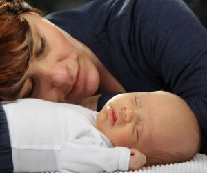 1-4-2012 SHOWBIZZ; IN BEN JULIUS DE NIJS. Rob en Henriette de Nijs zijn dolblij met hun mooiste baby ter wereld JULIUS. Evert Santegoeds reisde af naar het landelijke EDE en maakte een mooi verhaal dat vandaag word gepubliceerd op de PRIVE pagina van de TELEGRAAF. De gehele foto serie van de mooiste baby is binnenkort te zien op deze site. 
exclusief foto: Albert den Iseger.