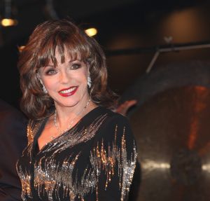 20-04-2012 SHOWBIZZ; JOAN COLLINS IN AMSTERDAM. Vanavond in Theater De NIEUWE LA MAR  Joan the show about her life. Ook morgenavond kan men nog gaan genieten van een avondje  THE SHOW ABOUT JOAN. Men vroeg voor een interview met JOAN COLLINS 12.000.00 maar voor een foto een simpel knipoogje.
foto: Albert den Iseger.
