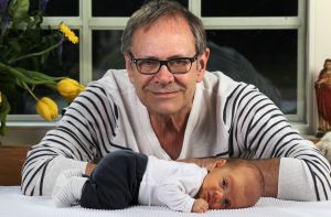 1-4-2012 SHOWBIZZ; IN BEN JULIUS DE NIJS. Rob en Henriette de Nijs zijn dolblij met hun mooiste baby ter wereld JULIUS. Evert Santegoeds reisde af naar het landelijke EDE en maakte een mooi verhaal dat vandaag word gepubliceerd op de PRIVE pagina van de TELEGRAAF. De gehele foto serie van de mooiste baby is binnenkort te zien op deze site. 
exclusief foto: Albert den Iseger.