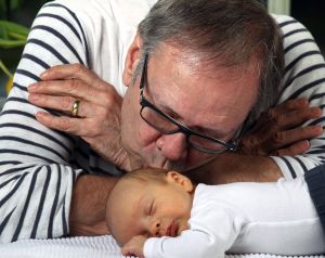 1-4-2012 SHOWBIZZ; IN BEN JULIUS DE NIJS. Rob en Henriette de Nijs zijn dolblij met hun mooiste baby ter wereld JULIUS. Evert Santegoeds reisde af naar het landelijke EDE en maakte een mooi verhaal dat vandaag word gepubliceerd op de PRIVE pagina van de TELEGRAAF. De gehele foto serie van de mooiste baby is binnenkort te zien op deze site. 
exclusief foto: Albert den Iseger.
