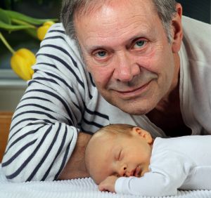 1-4-2012 SHOWBIZZ; IN BEN JULIUS DE NIJS. Rob en Henriette de Nijs zijn dolblij met hun mooiste baby ter wereld JULIUS. Evert Santegoeds reisde af naar het landelijke EDE en maakte een mooi verhaal dat vandaag word gepubliceerd op de PRIVE pagina van de TELEGRAAF. De gehele foto serie van de mooiste baby is binnenkort te zien op deze site. 
exclusief foto: Albert den Iseger.