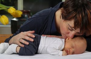 1-4-2012 SHOWBIZZ; IN BEN JULIUS DE NIJS. Rob en Henriette de Nijs zijn dolblij met hun mooiste baby ter wereld JULIUS. Evert Santegoeds reisde af naar het landelijke EDE en maakte een mooi verhaal dat vandaag word gepubliceerd op de PRIVE pagina van de TELEGRAAF. De gehele foto serie van de mooiste baby is binnenkort te zien op deze site. 
exclusief foto: Albert den Iseger.