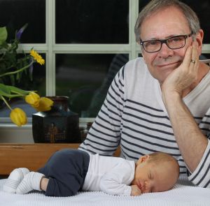 1-4-2012 SHOWBIZZ; IN BEN JULIUS DE NIJS. Rob en Henriette de Nijs zijn dolblij met hun mooiste baby ter wereld JULIUS. Evert Santegoeds reisde af naar het landelijke EDE en maakte een mooi verhaal dat vandaag word gepubliceerd op de PRIVE pagina van de TELEGRAAF. De gehele foto serie van de mooiste baby is binnenkort te zien op deze site. 
exclusief foto: Albert den Iseger.