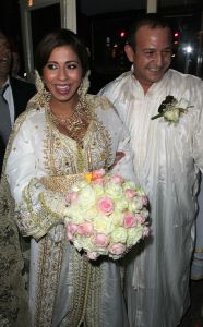 6-4-2012 SHOWBIZZ; HUWELIJKSFEEST VOOR NAJIB EN NIAMA AMHALI IN SCHEEPVAARTMUSEUM AMSTERDAM. Het leek wel een stukje MARRAKECH gisterenavond in Amsterdam. Vele honderden Marokaanse vrouwen in prachtige zijden gewaden en vele mannen in een JABADOR. De bruilfit van Najib en Niama Amhali. Er was Marokkaanse muziek, buikdanceressen en een overvloed aan eten.Vele thee tentjes sierden het plein in het Scheepvaartmuseum. Drank was er helaas niet aanwezig maar de stemming en de gezelligheid was er niet minder om. Even voor 12 uur werden de ringen aan elkaars vingers geschoven en de 1 meter hoge bruidstaart werd aangesneden. Vele bekenden genoten van het marokkaanse feest en gingen in de late uurtjes zonder BOB naar huis.
foto: Albert den Iseger
