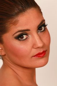 11-04-2013 ONDERWIJS; HAARLEMSE AKADEMIE HAD WEER FOTOSESSIE VOOR VISAGIE OPLEIDING. Dit keer was de foto opdracht  Donkere huid make up en Catwalk make up.
foto: Albert den Iseger