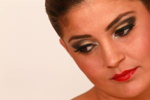 11-04-2013 ONDERWIJS; HAARLEMSE AKADEMIE HAD WEER FOTOSESSIE VOOR VISAGIE OPLEIDING. Dit keer was de foto opdracht  Donkere huid make up en Catwalk make up.
foto: Albert den Iseger